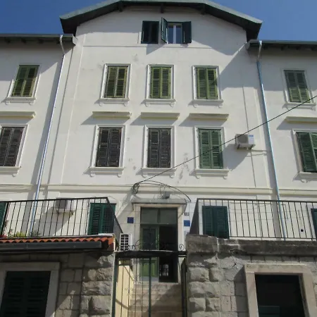 Affittacamere En-suite Rose On Rokova Street - 5 Min Walk To The Old Town Of