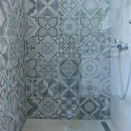 En-suite Rose On Rokova Street - 5 Min Walk To The Old Town Of 3* Split